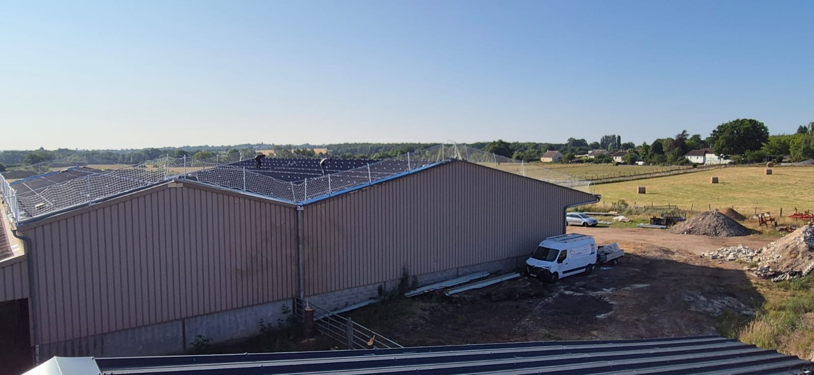 Tranchée réalisée pour le passage des câbles électriques